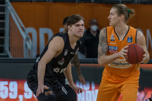 产生深远的 产生深远的